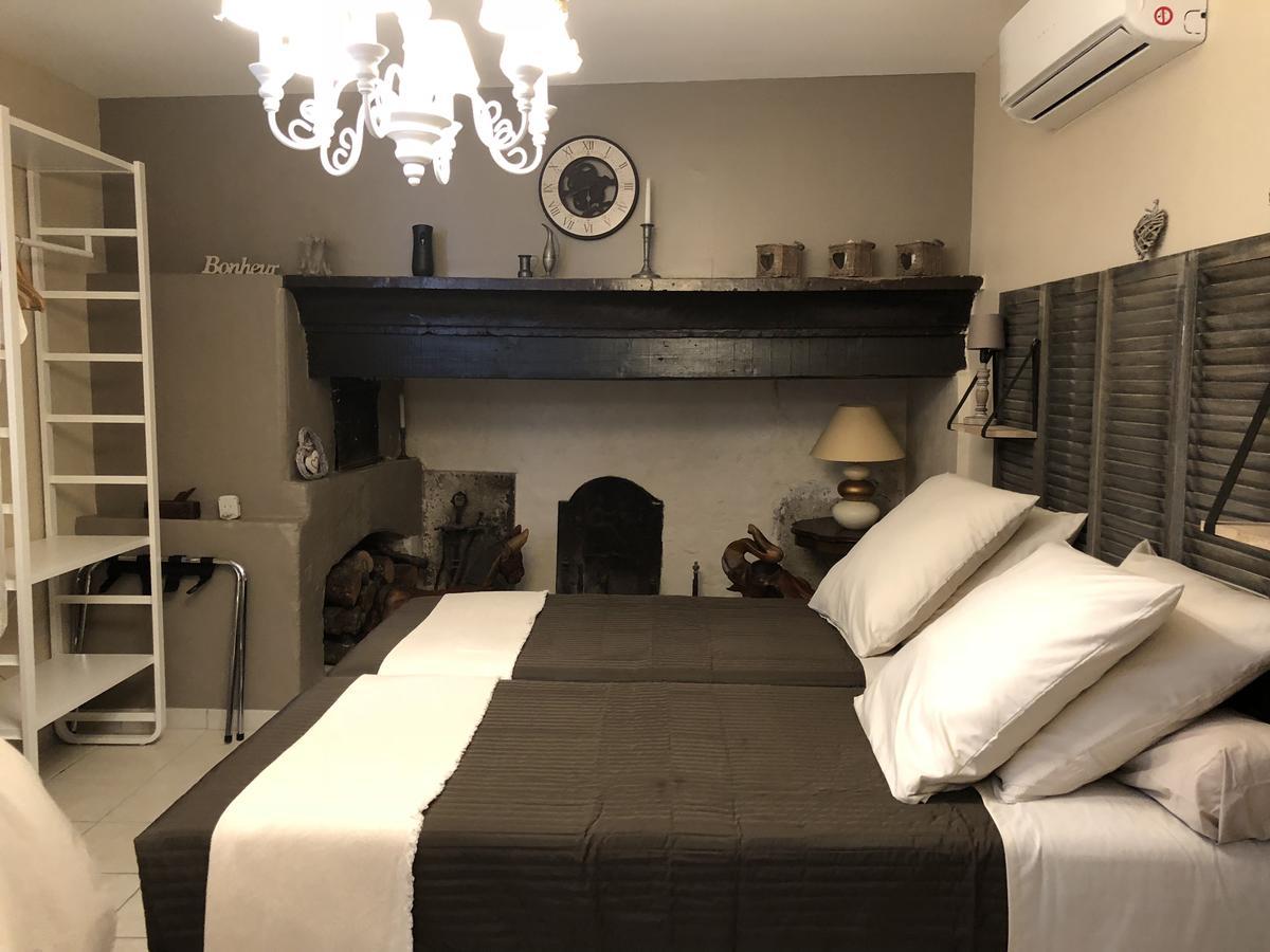 Auberge De Pachoquin Meounes-les-Montrieux ภายนอก รูปภาพ